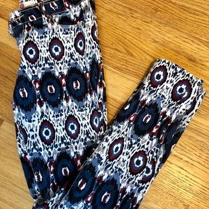 Patterned skinny jean!